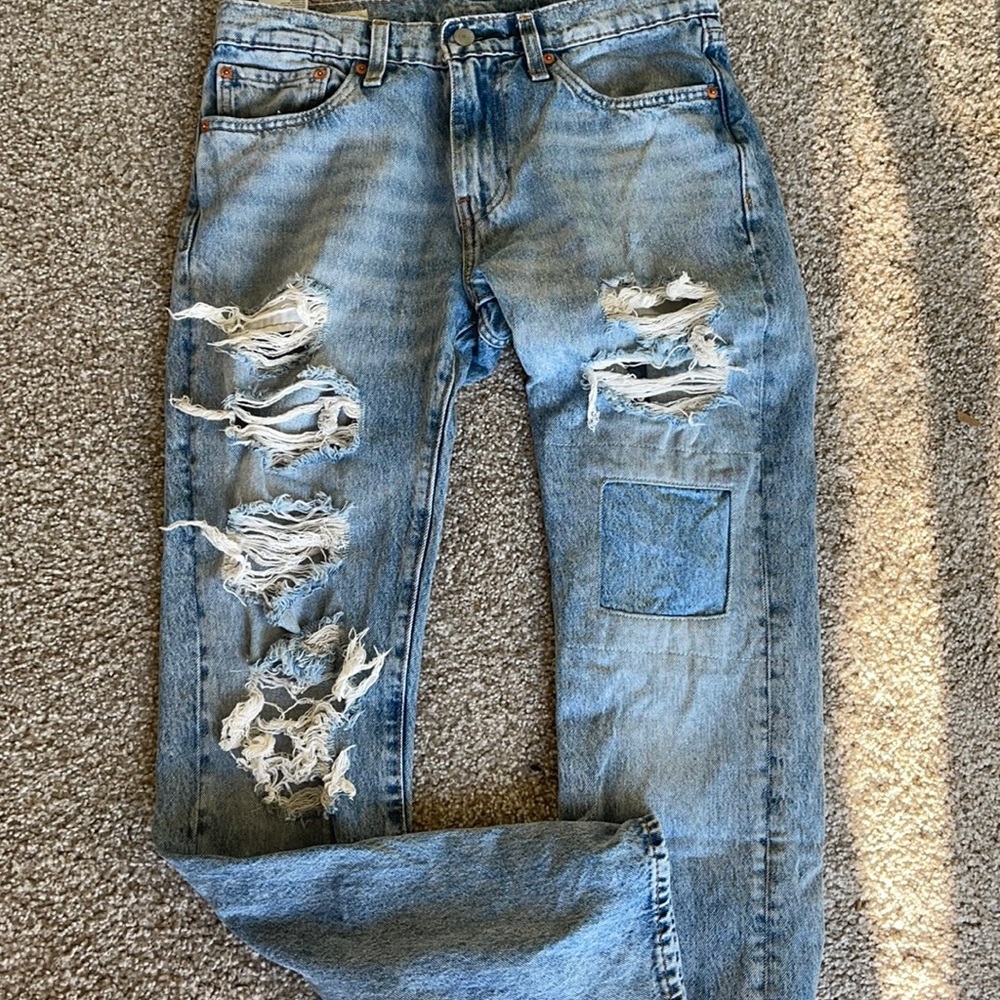 Levi’s distressed straight leg jeans W 31 L 32